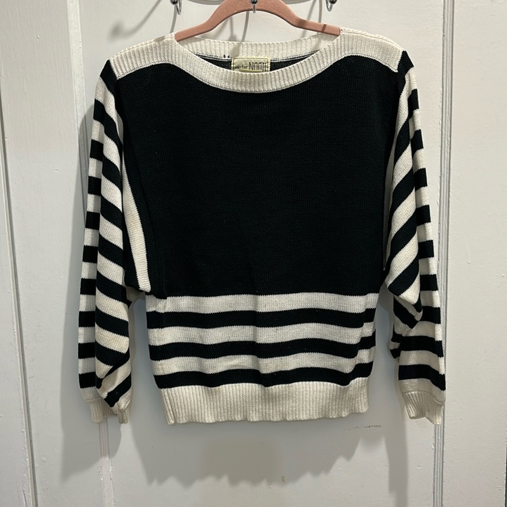 🛑 5/$20 Women's Vintage Mister Noah Black and White Sweater Size Medium